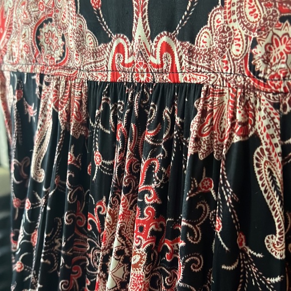 Free People Long Sleeve High Low Style Top- Red Black Tan Paisley Print - Picture 7 of 10